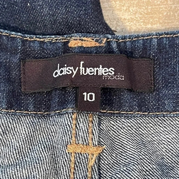 DAISY Fuentes Moda Womens Dark Wash Mid Rise Cropped Carpi Jeans. - Picture 3 of 9